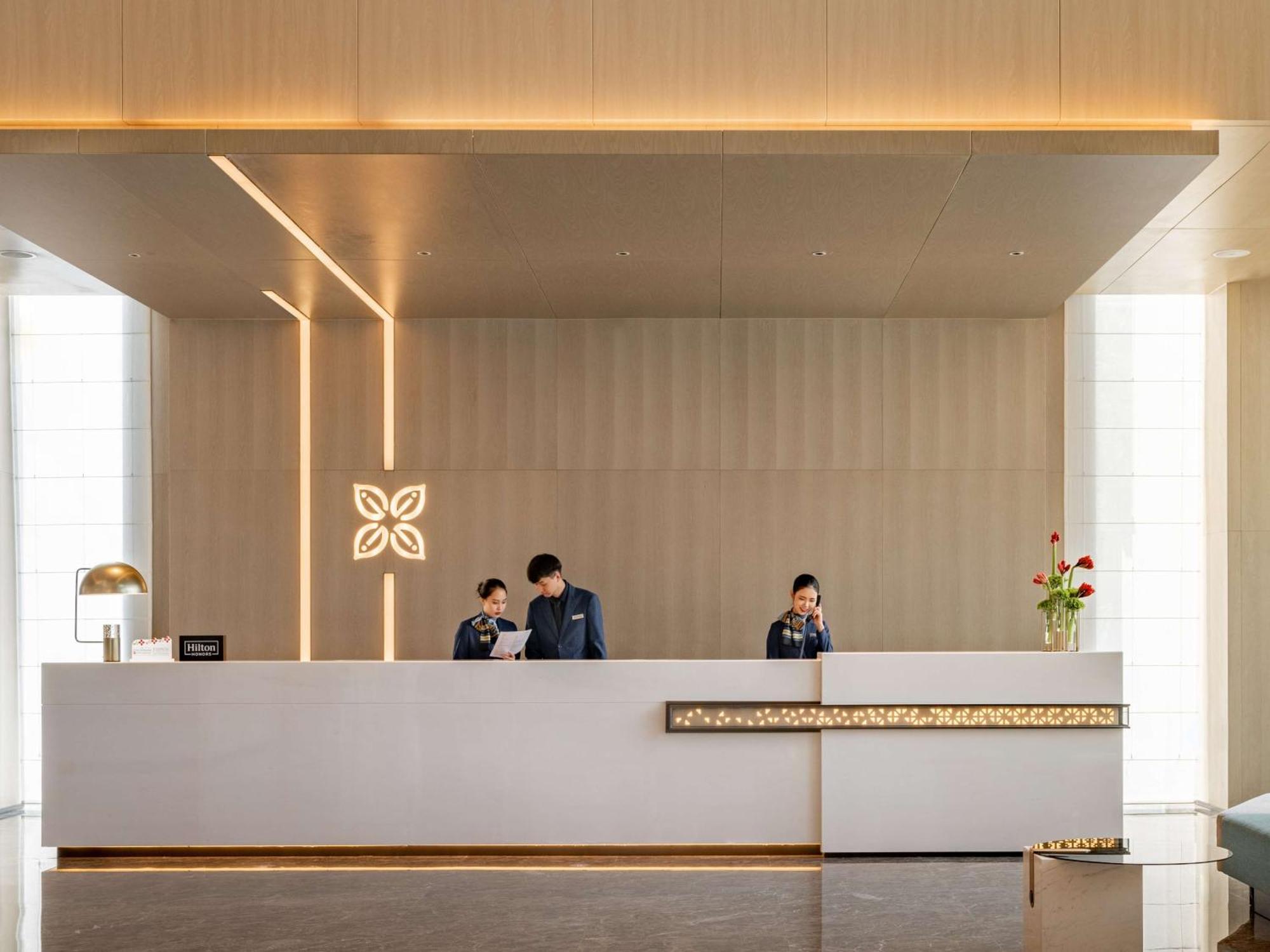 Hilton Garden Inn Shenzhen World Exhibition & Convention Center Exterior photo